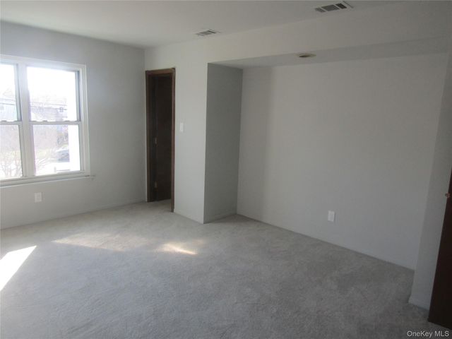 175 Main Avenue 156, Wheatley Heights, NY 11798