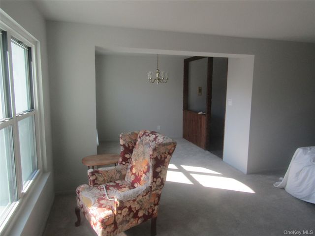 175 Main Avenue 156, Wheatley Heights, NY 11798