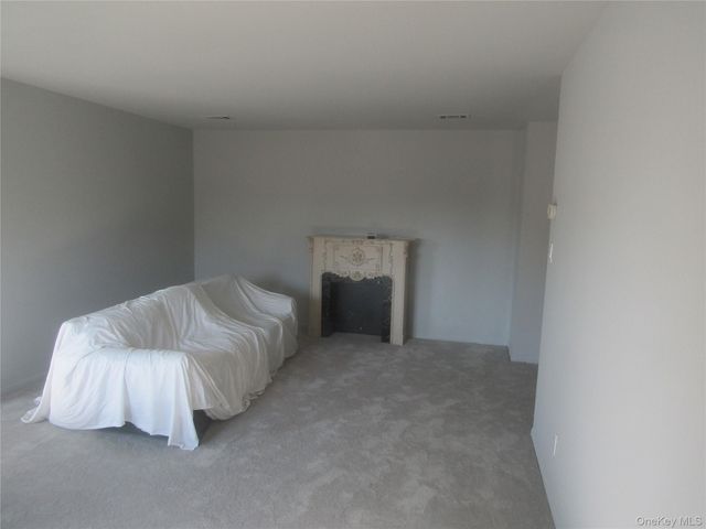 175 Main Avenue 156, Wheatley Heights, NY 11798