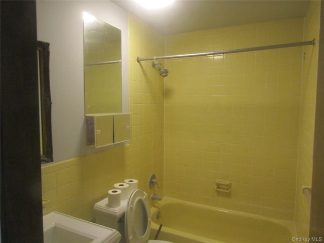 175 Main Avenue 156, Wheatley Heights, NY 11798