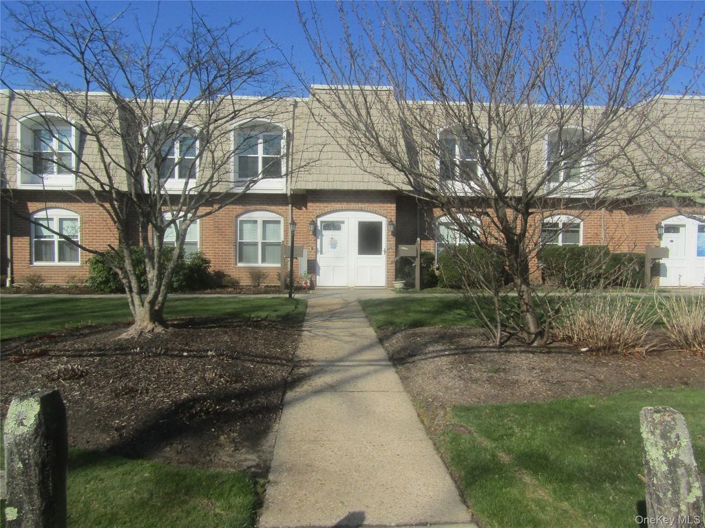 175 Main Avenue 156, Wheatley Heights, NY 11798