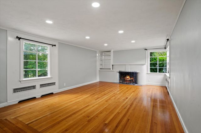 270 Moreland St, Worcester, MA 01609