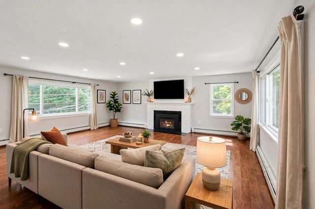 270 Moreland St, Worcester, MA 01609