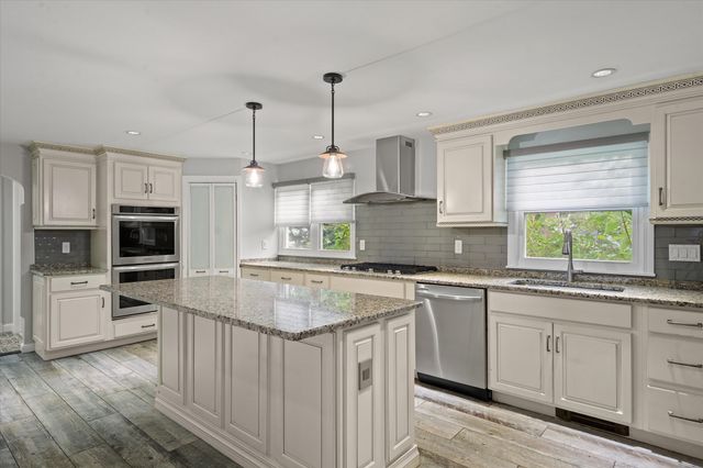 270 Moreland St, Worcester, MA 01609