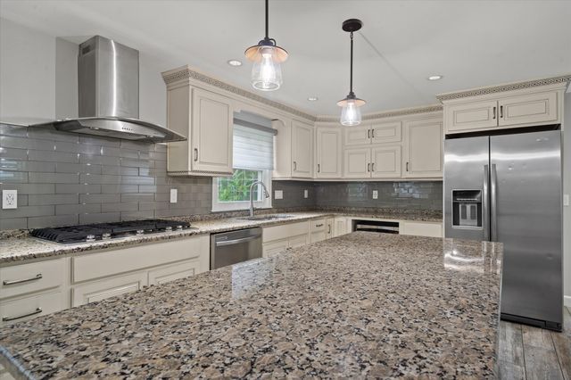 270 Moreland St, Worcester, MA 01609