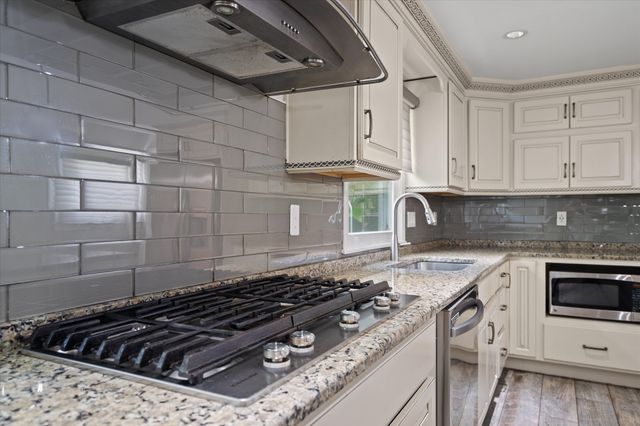 270 Moreland St, Worcester, MA 01609