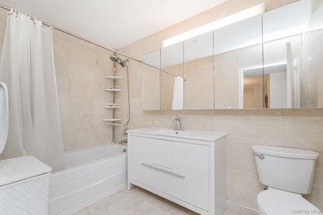 50 Oceana Drive W 3D, Brooklyn, NY 11235