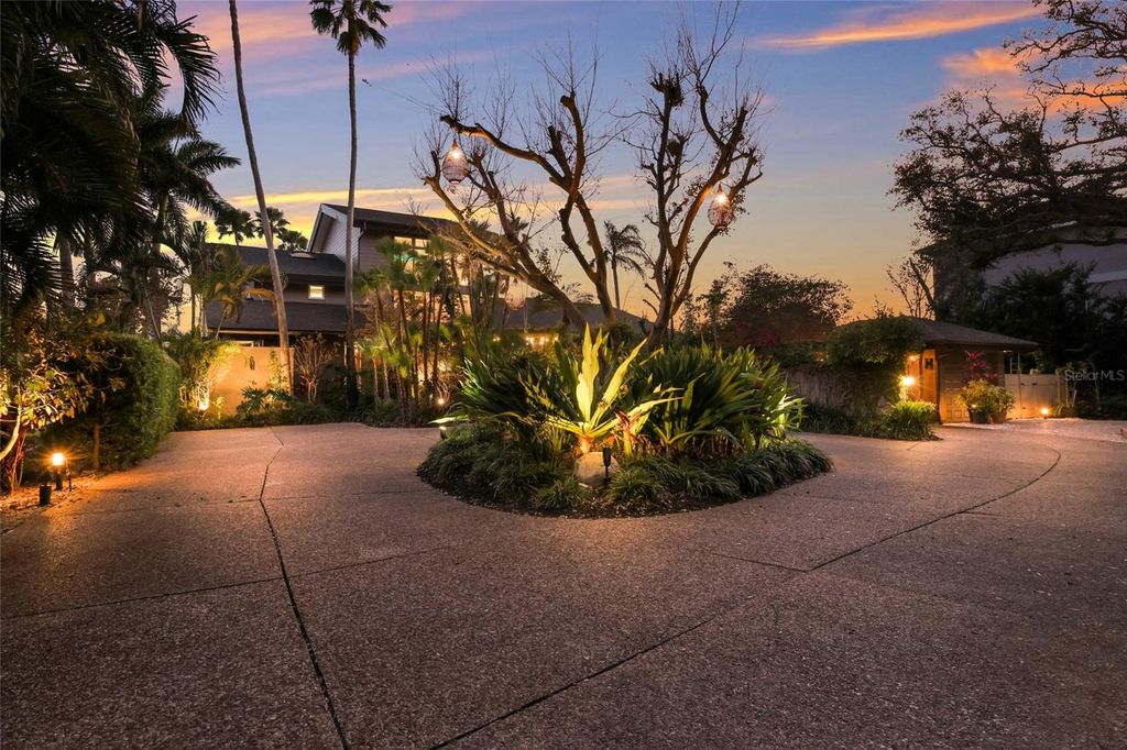 Image 2 of property listing at 608 87TH STREET COURT NW, Bradenton, FL 34209