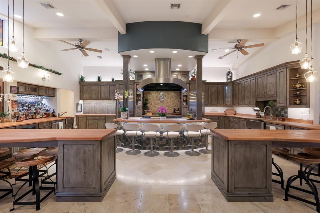 Image 24 of property listing at 608 87TH STREET COURT NW, Bradenton, FL 34209