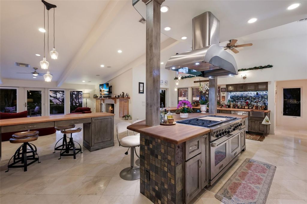 Image 28 of property listing at 608 87TH STREET COURT NW, Bradenton, FL 34209