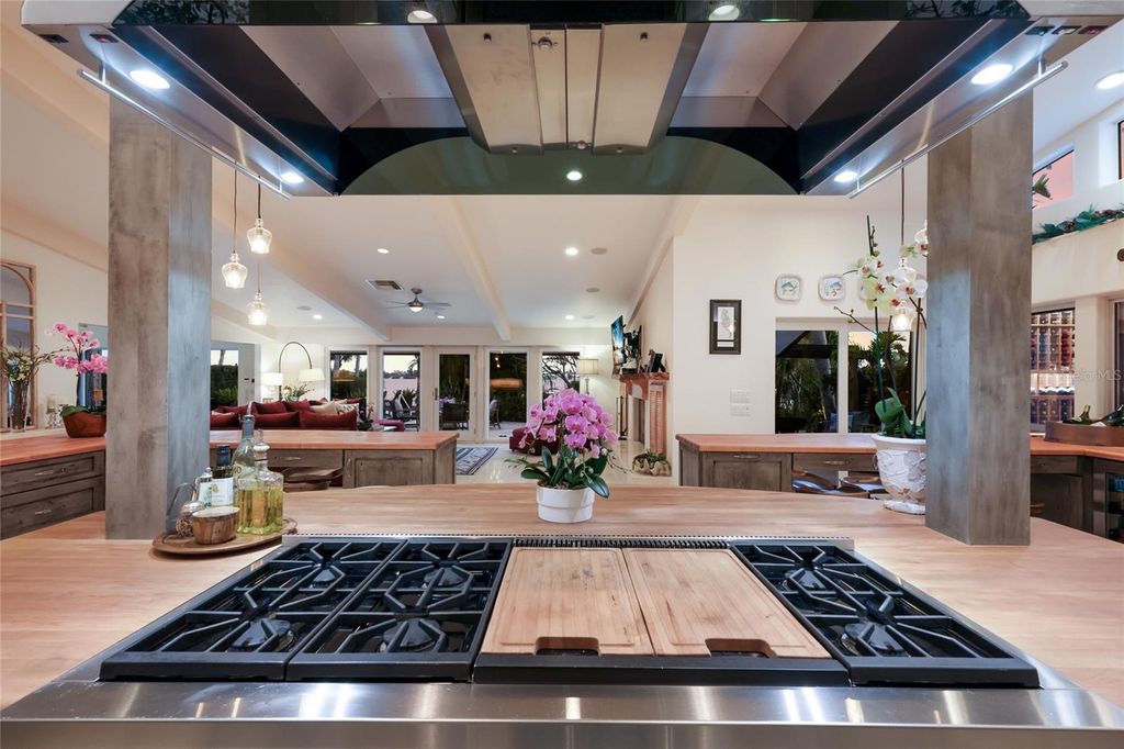 Image 30 of property listing at 608 87TH STREET COURT NW, Bradenton, FL 34209