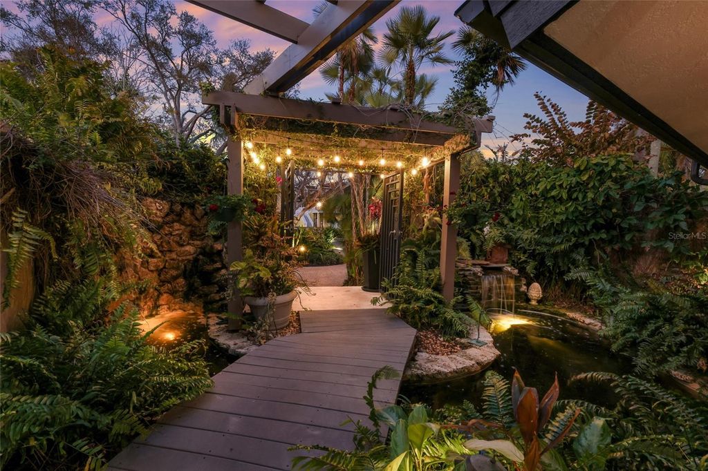 Image 9 of property listing at 608 87TH STREET COURT NW, Bradenton, FL 34209