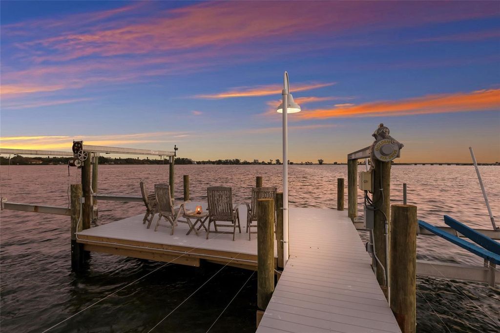 Image 93 of property listing at 608 87TH STREET COURT NW, Bradenton, FL 34209