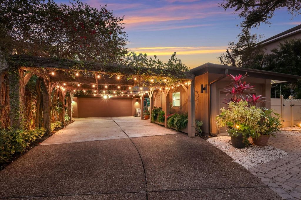 Image 94 of property listing at 608 87TH STREET COURT NW, Bradenton, FL 34209