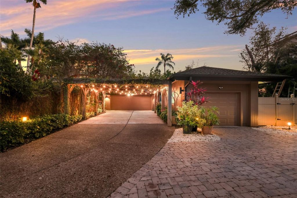 Image 95 of property listing at 608 87TH STREET COURT NW, Bradenton, FL 34209