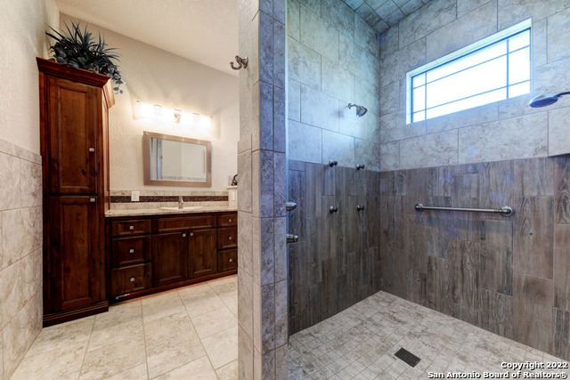 2420 Bolton Rd, Marion, TX 78124