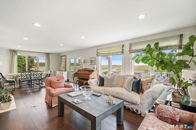 18 Sailors Lane, Milford, CT 06460