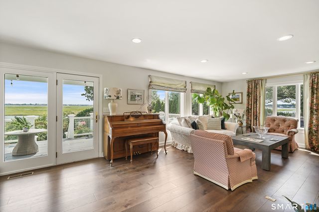 18 Sailors Lane, Milford, CT 06460