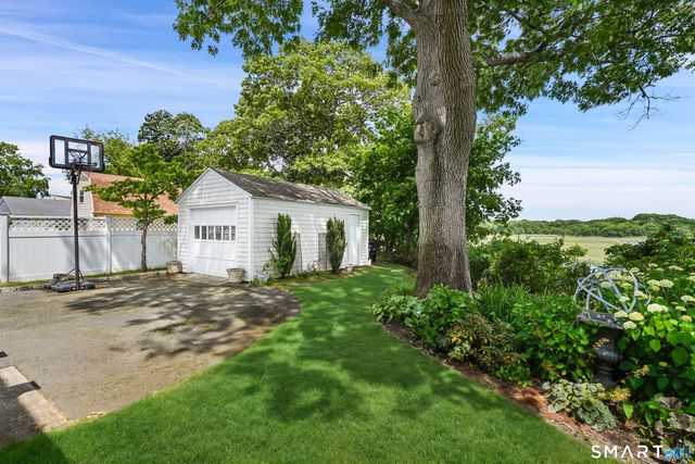 18 Sailors Lane, Milford, CT 06460
