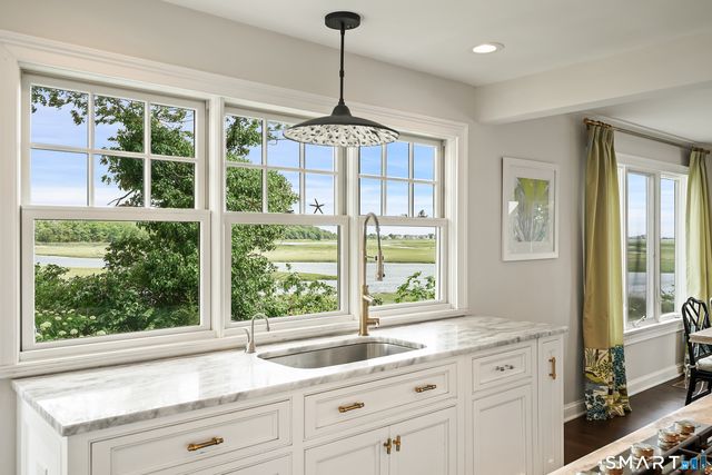 18 Sailors Lane, Milford, CT 06460
