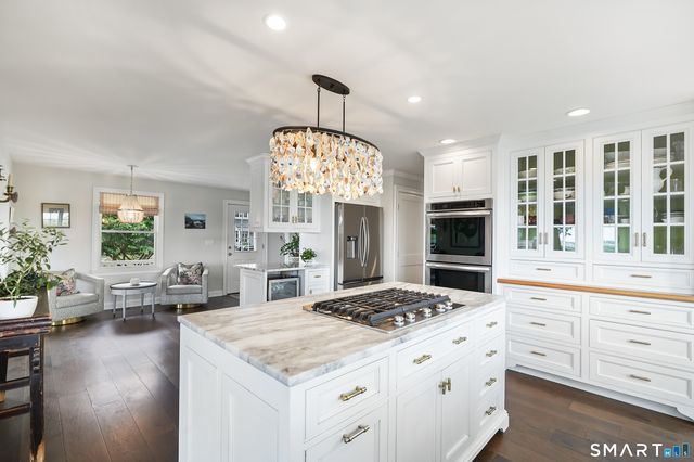 18 Sailors Lane, Milford, CT 06460