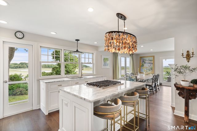 18 Sailors Lane, Milford, CT 06460