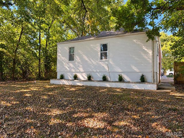 9920 Diamond Drive, St Louis, MO 63137