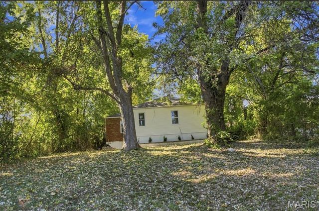 9920 Diamond Drive, St Louis, MO 63137