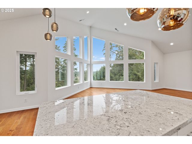 2495 CHESTER St, North Bend, OR 97459