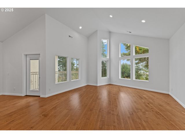 2495 CHESTER St, North Bend, OR 97459