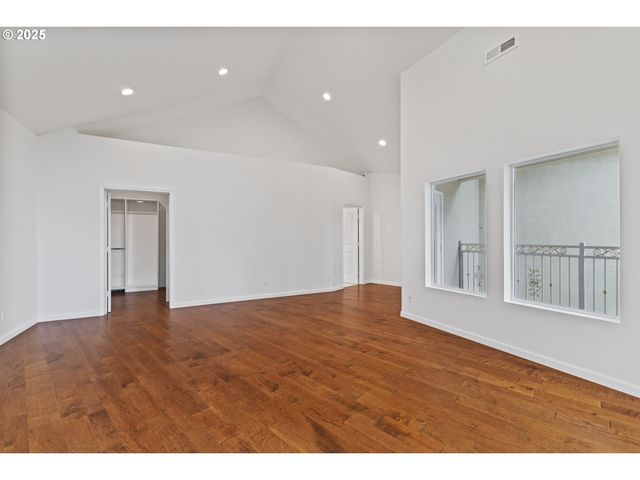 2495 CHESTER St, North Bend, OR 97459