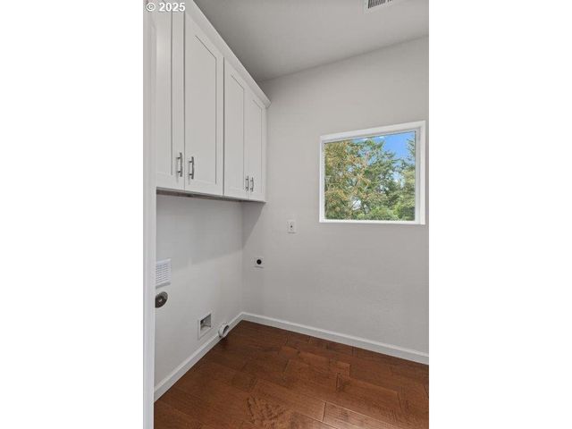 2495 CHESTER St, North Bend, OR 97459