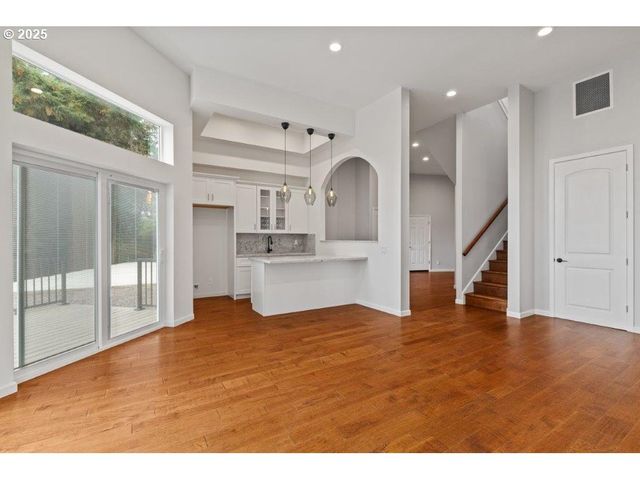 2495 CHESTER St, North Bend, OR 97459