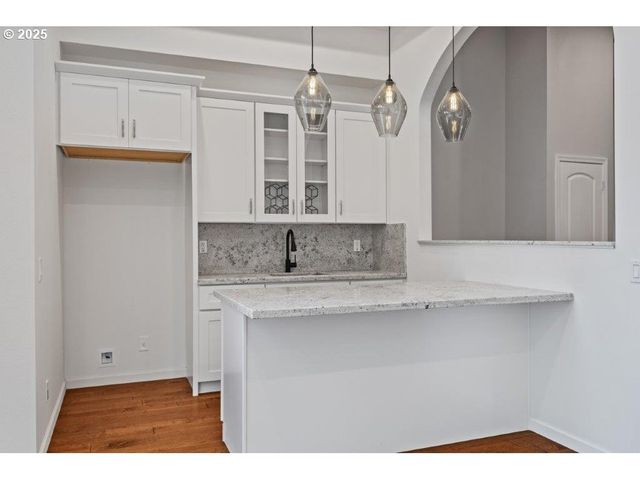 2495 CHESTER St, North Bend, OR 97459