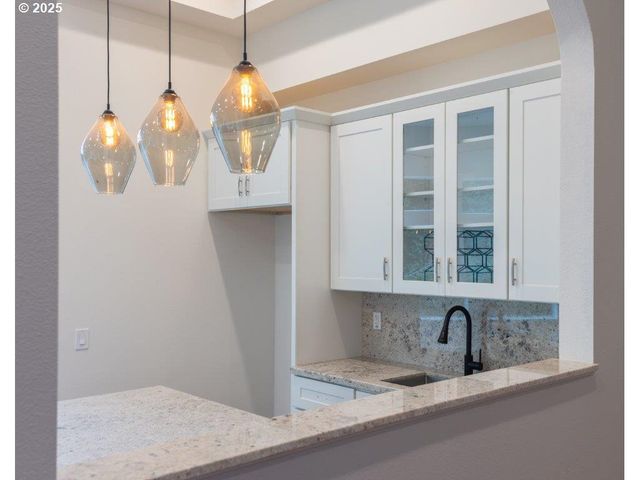 2495 CHESTER St, North Bend, OR 97459