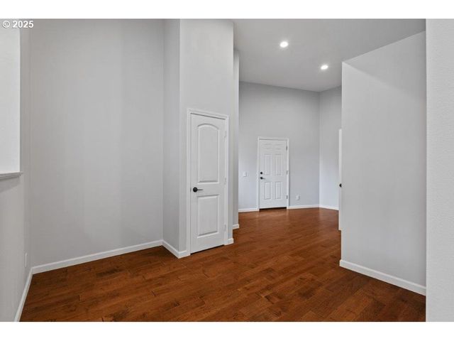 2495 CHESTER St, North Bend, OR 97459