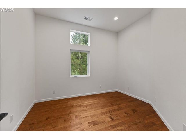 2495 CHESTER St, North Bend, OR 97459