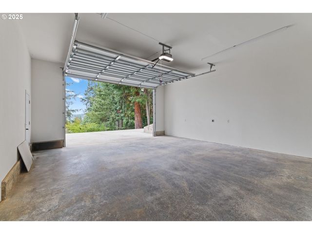 2495 CHESTER St, North Bend, OR 97459