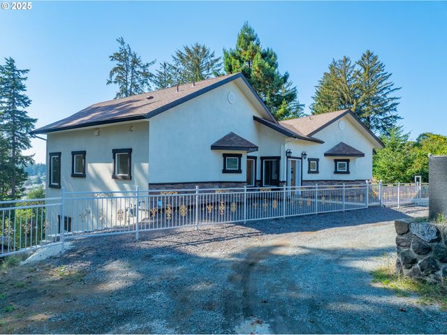 2495 CHESTER St, North Bend, OR 97459