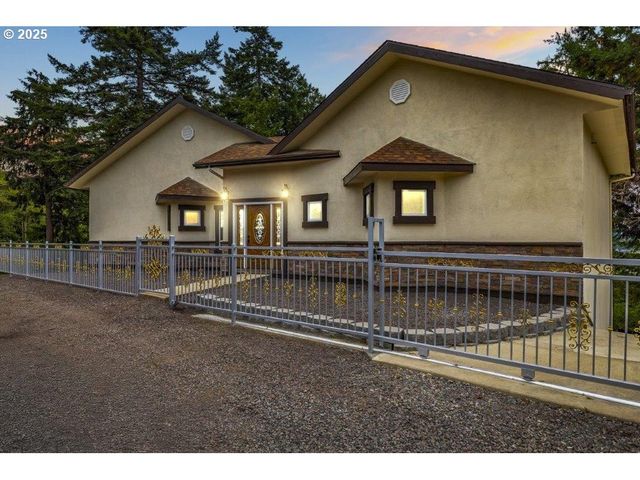 2495 CHESTER St, North Bend, OR 97459