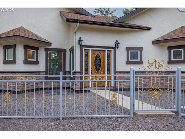 2495 CHESTER St, North Bend, OR 97459