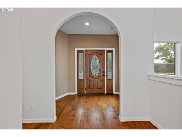 2495 CHESTER St, North Bend, OR 97459