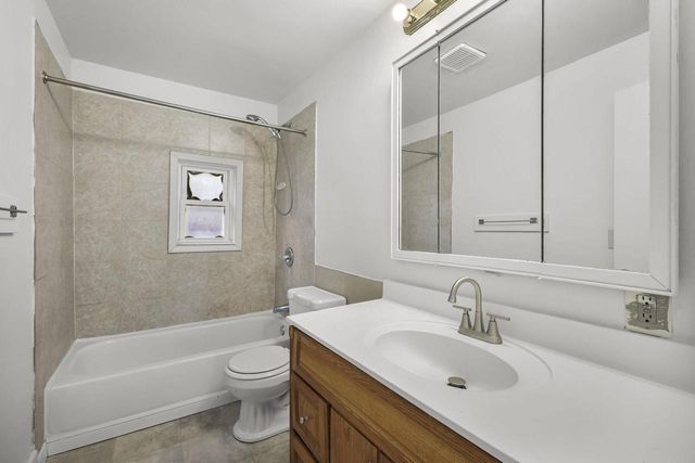 433 S Jackson Street, Janesville, WI 53548