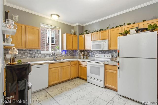 20189 Rodeo Court, Southfield, MI 48075