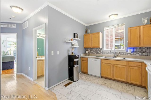 20189 Rodeo Court, Southfield, MI 48075