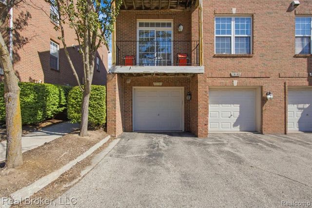 20189 Rodeo Court, Southfield, MI 48075