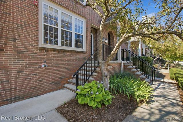 20189 Rodeo Court, Southfield, MI 48075