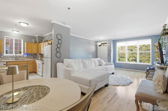 20189 Rodeo Court, Southfield, MI 48075