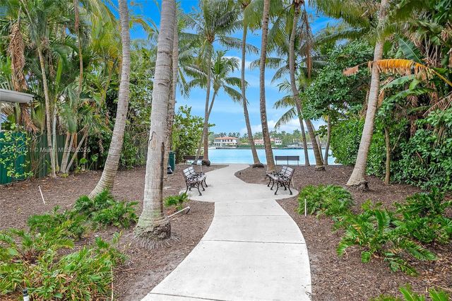 1311 Bay Dr, Miami Beach, FL 33141