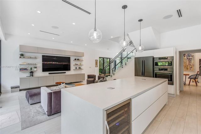 1311 Bay Dr, Miami Beach, FL 33141